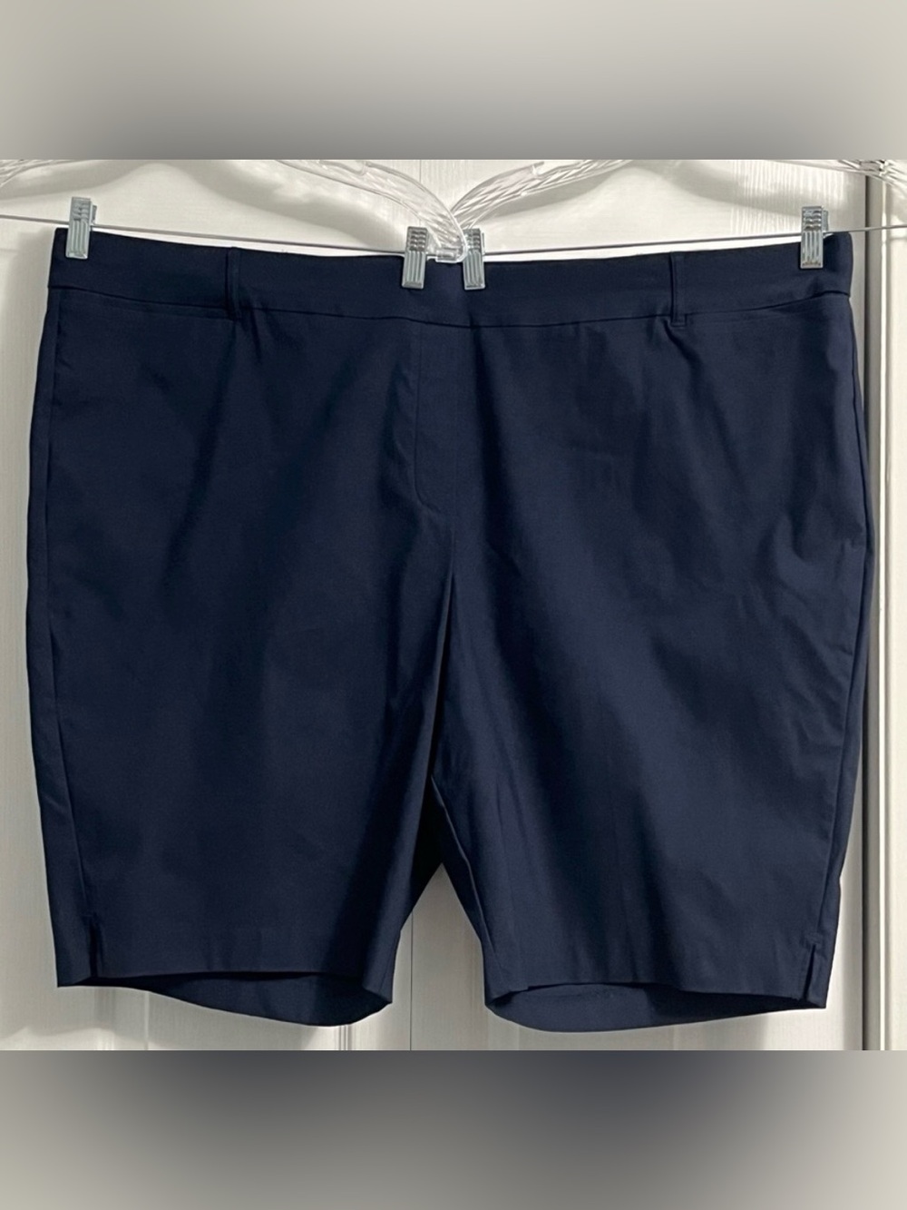 PENNINGTONS Universal Fit Savvy navy blue Bermuda shorts NWT women’s size 32